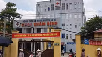 Vụ trao nhầm con ở Hà Nội: Bệnh viện tiết lộ lý do, kỷ luật 2 nữ hộ sinh