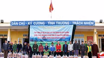 Trao yêu thương đến các gia đình nghèo và học sinh Lai Châu