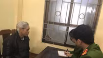 Bắt quả tang 15 con bạc đang mải mê sát phạt nhau
