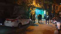 Sau va chạm, lái xe Mazda bắn tài xế taxi rồi cán qua người 