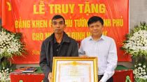 Truy tặng Bằng khen của Thủ tướng Chính phủ cho nhà báo Đinh Hữu Dư