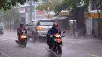 Hà Nội mưa giông rải rác cả ngày
