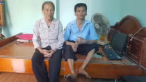 Người đàn ông 40 năm mang thân phận " Người cây"