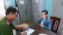 Đeo "họa" vào cổ con