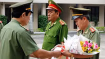 Thưởng nóng 2 đơn vị khám phá nhanh vụ trọng án