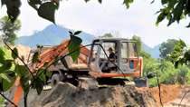 Bất chấp “lệnh cấm”, doanh nghiệp vẫn khai thác khoáng sản “chui”