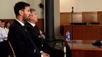 Messi lĩnh 21 tháng tù vì trốn thuế