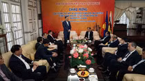 Bộ trưởng Tô Lâm thăm và nói chuyện với cán bộ, nhân viên Đại sứ quán Việt Nam tại Brunei