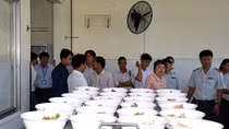 Cần chú trọng bếp ăn công nhân