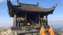 Giữa mênh mông cõi thiền