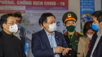 Bí thư Thành ủy Vương Đình Huệ thăm, động viên trường Tiểu học Xuân Phương