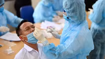 Hà Nội test nhanh COVID-19 cho người dân khu vực nguy cơ cao