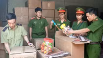 Thu giữ 50 tấn bánh kẹo, đồ chơi Trung thu không chứng từ