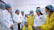 Xúc động cuộc gặp con của người mẹ ung thư giai đoạn cuối