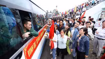 Tân binh huyện Đan Phượng nô nức lên đường nhập ngũ