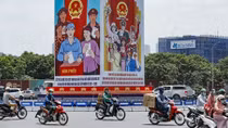 Thủ đô Hà Nội rực rỡ băng rôn, cờ hoa trước Ngày bầu cử