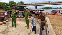 Xử lý nghiêm đối tượng “móc ruột” sông Thu Bồn