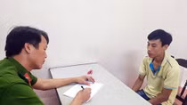 Tạm giữ đối tượng có hành vi biến thái khi tham gia giao thông