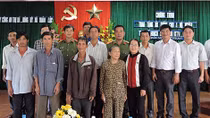 Tặng 4 con bò giống cho nông dân nghèo khó