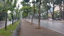 Ngày đầu nghỉ lễ, Hà Nội khác lạ như mùng 1 Tết