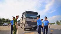 Xe tải không giấy phép vi phạm nhiều lỗi bị xử phạt gần 60 triệu đồng