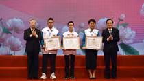 Tuyên dương 130 học sinh, sinh viên xuất sắc tiểu biểu học tập và làm theo lời Bác