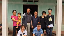 Cảm động tấm lòng nữ chiến sĩ "đau" cùng bệnh nhân ung thư