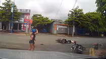 Hai xe máy phóng nhanh, đâm trực diện khiến 1 người bị thương