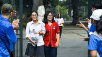 Thí sinh Hà Nội rạng rỡ sau khi hoàn thành tốt bài thi môn Toán