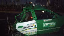 Xe tải tông nát taxi trên đường Võ Nguyên Giáp