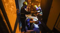 Xuyên đêm hút bùn, khơi thông hệ thống thoát nước quanh kho Rạng Đông 