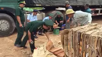 Bắt giữ xe chở gỗ lậu qua cửa khẩu quốc tế La Lay 