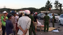 Ôtô tải va xe máy, 3 người thương vong