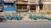 Đường đê Nghi Tàm sau nâng cấp bị Graffiti bôi bẩn