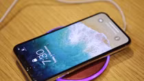 Apple sửa miễn phí iPhone X và Macbook Pro vì lỗi phần cứng