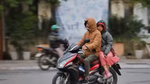 Người Hà Nội run run trong cái lạnh sớm mùa Đông
