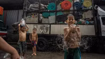 Bên trong "thành phố nhựa" ở Philippines