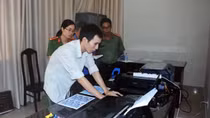 Qua Facebook, bóc gỡ đường dây sản xuất tiền giả