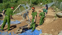 Công an vùng cao “ba cùng” hỗ trợ người dân thoát nghèo