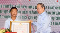 Tặng Huân chương Dũng cảm cho thuyền viên tàu Phú Quý 2 cứu người trên sông Hàn