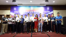 Giải bóng đá kết nối thế hệ 8x và quyên góp tiền xây cầu dân sinh