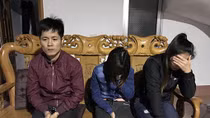 Bắt quả tang 2 đôi nam nữ mua dâm cùng... 148 bao cao su!