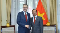 Tặng Đại sứ Hoa Kỳ Daniel Kritenbrink Huân chương hữu nghị 