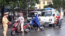 Bản lĩnh của những cán bộ ở tuyến đầu chống dịch