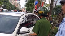 Xế sang càn quét hàng loạt xe máy trên phố Xã Đàn