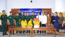 Tỉnh Kon Tum cứu trợ nhân dân Attapeu (Lào) bị thiệt hại do sự cố vỡ đập thủy điện