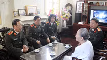 Thứ trưởng Nguyễn Văn Thành thăm và chúc mừng Nhà giáo Phạm Tâm Long