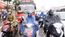 Đón gió mùa, Hà Nội đổ cơn mưa chiều 