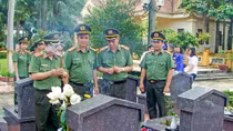 Dâng hương tưởng niệm Chủ tịch Hồ Chí Minh và tri ân các Anh hùng, liệt sỹ