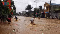 Mưa lũ lịch sử tại Mai Sơn, dân cuống cuồng chạy thoát thân